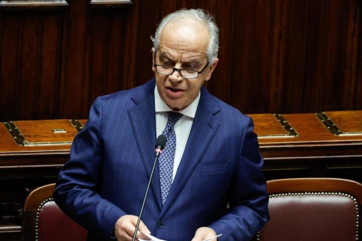 Scontri a Torino, Piantedosi avverte: "Resa dei conti con lo Stato democratico"