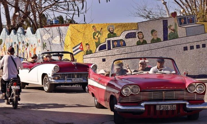 Scoppia la crisi a Cuba: turisti russi evacuati per mancanza di carburante