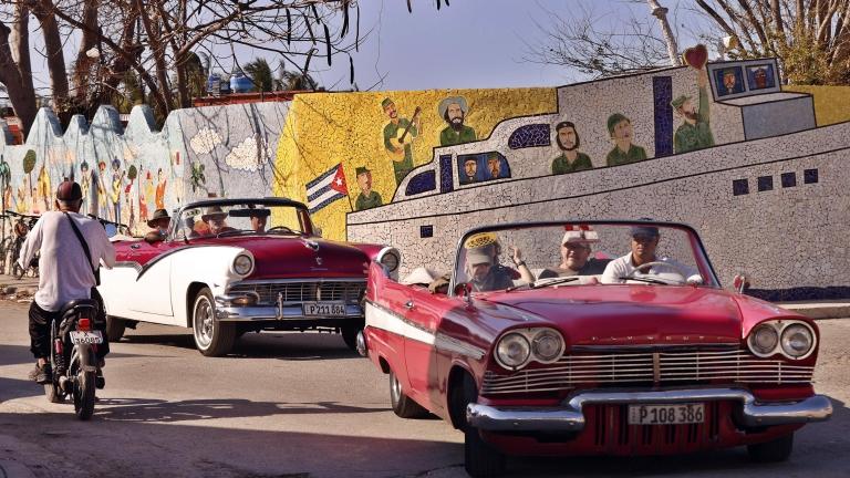 Scoppia la crisi a Cuba: turisti russi evacuati per mancanza di carburante