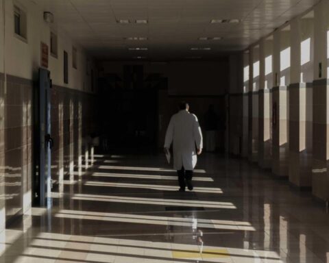 Sei medici indagati per il trapianto di un cuore danneggiato a Napoli