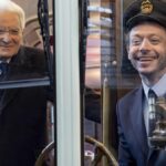 Sergio Mattarella applauditissimo al via delle Olimpiadi: oro simbolico per un presidente amato