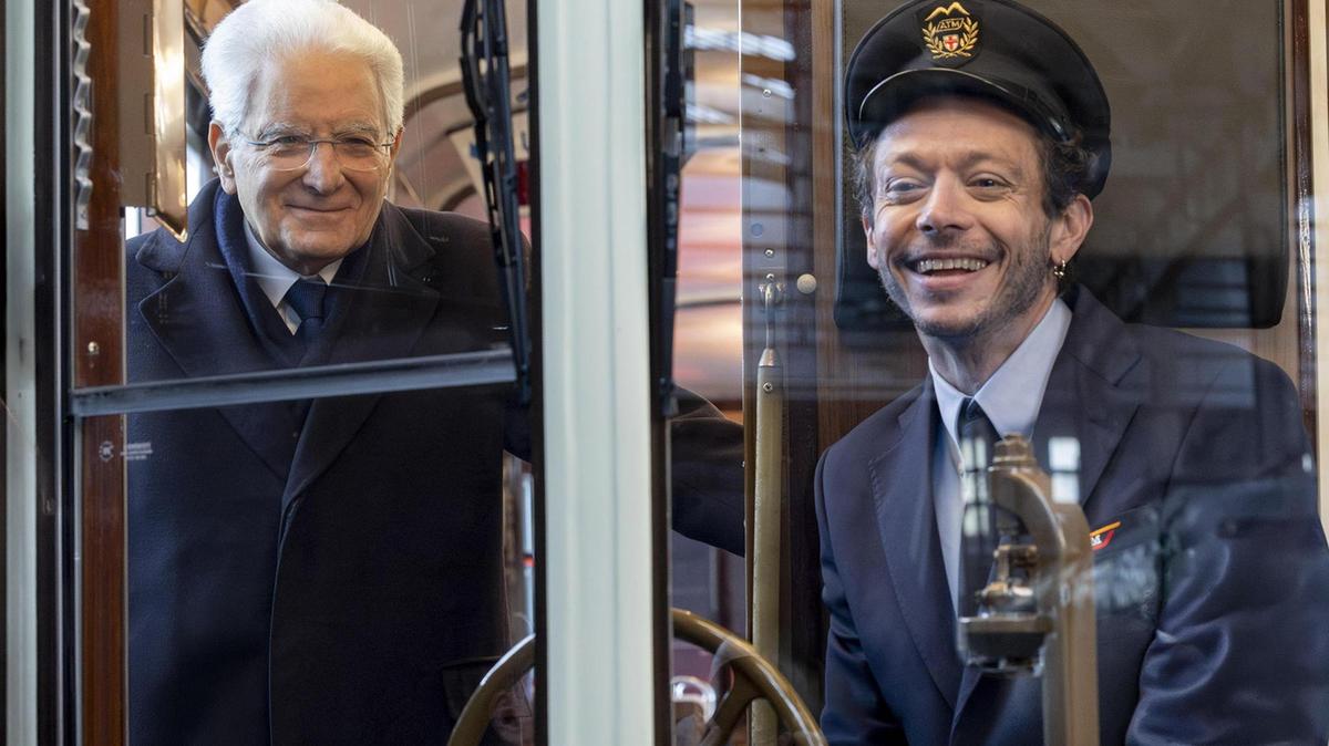 Sergio Mattarella applauditissimo al via delle Olimpiadi: oro simbolico per un presidente amato