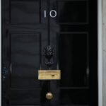 Si dimette il comunicatore del primo ministro britannico Keir Starmer, crisi per il caso Epstein