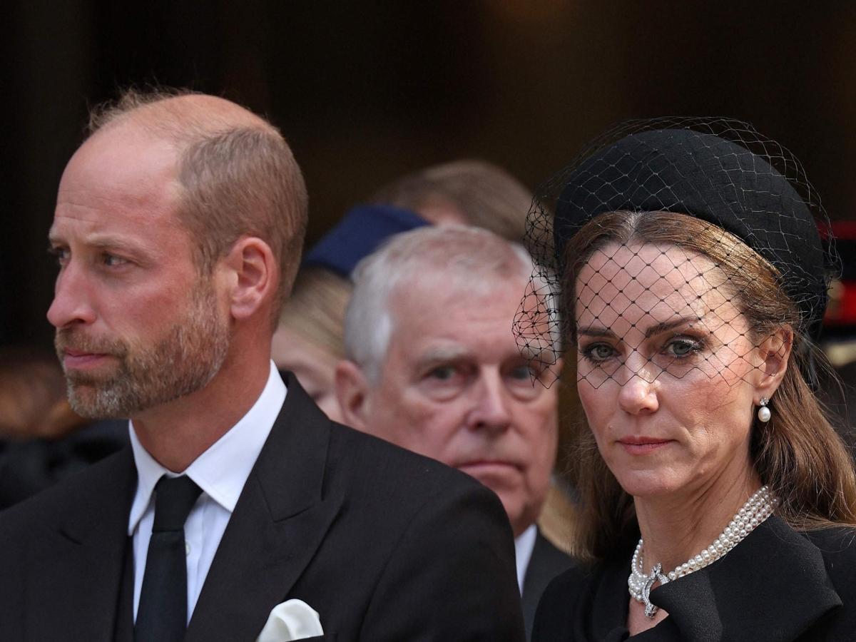 Sir Richard Needham: «La crisi può portare trasparenza, Andrea deve essere escluso dalla successione»