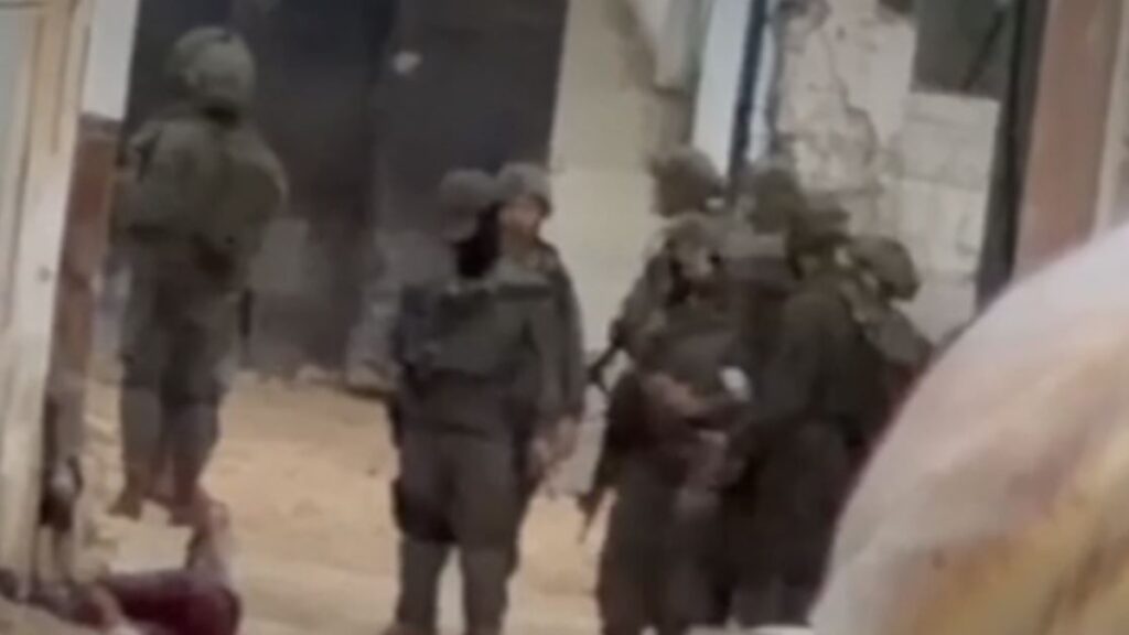 Soldati israeliani bloccano soccorsi a un 14enne palestinese ferito che muore dopo 40 minuti