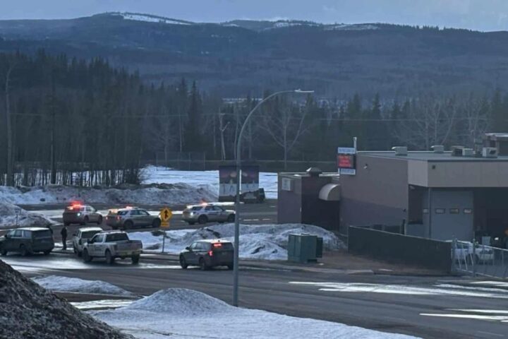 Sparatoria in una scuola a Tumbler Ridge, 10 morti e 25 feriti