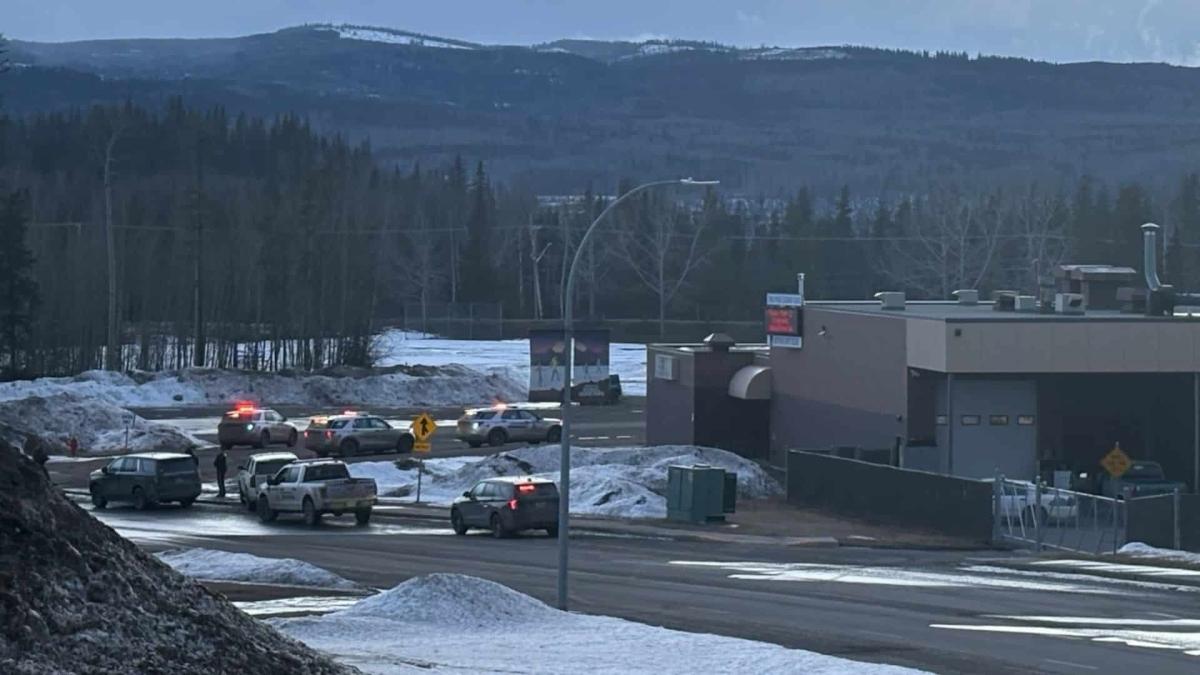 Sparatoria in una scuola a Tumbler Ridge, 10 morti e 25 feriti
