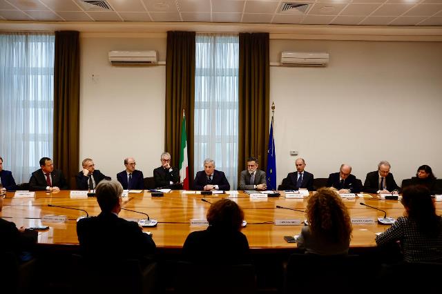Tajani presiede la decima riunione della Task Force dazi per sostenere le imprese italiane