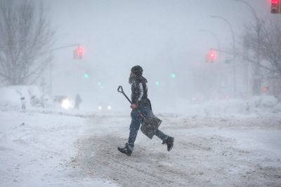 Tempesta di neve a New York: accumuli tra 20 e 30 centimetri, misure straordinarie del sindaco