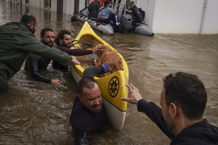 Tempesta Leonardo in Portogallo provoca un morto e gravi danni, l'emergenza continua