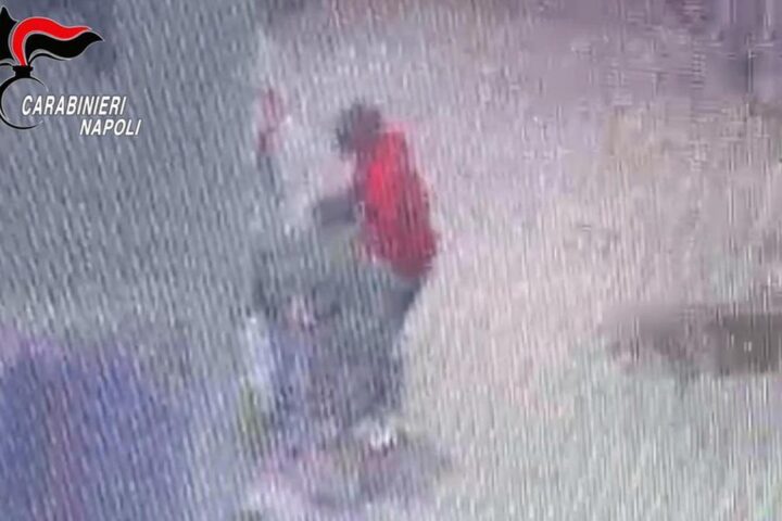 Tentato rapimento di un bambino in supermercato a Caivano: arrestato un uomo ubriaco