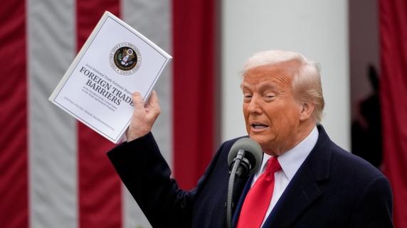 Trump annuncia conferenza stampa dopo bocciatura dazi da parte della Corte Suprema