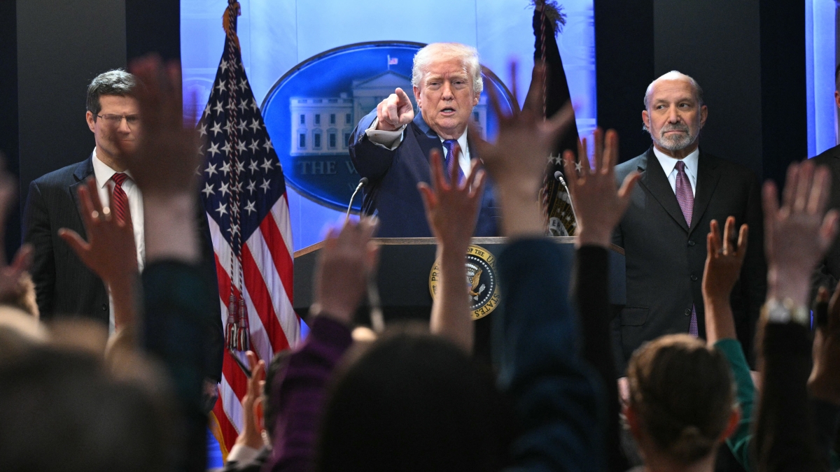 Trump attacca i giudici della Corte Suprema per la bocciatura dei dazi: «Sciocchi e asserviti a interessi stranieri»