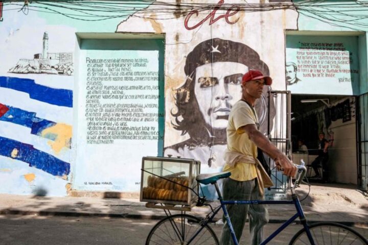 Trump: «Cuba, stiamo discutendo un'acquisizione amichevole con il loro governo»