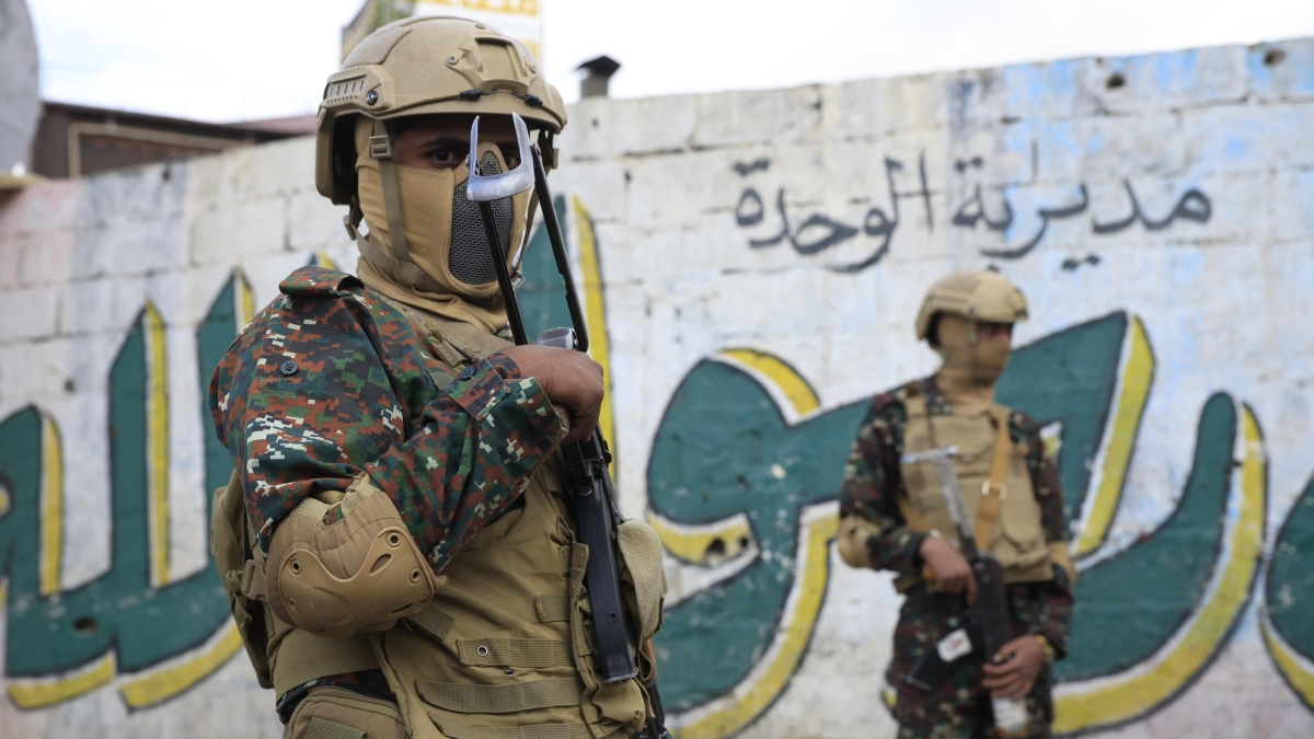 Trump firma un ordine esecutivo per dazi sui partner commerciali dell'Iran