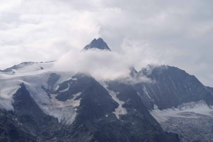 Un alpinista condannato in Austria per omicidio colposo dopo aver abbandonato la compagna in montagna