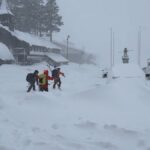 Valanga colpisce gruppo di 16 sciatori in California: 10 dispersi nella Sierra Nevada