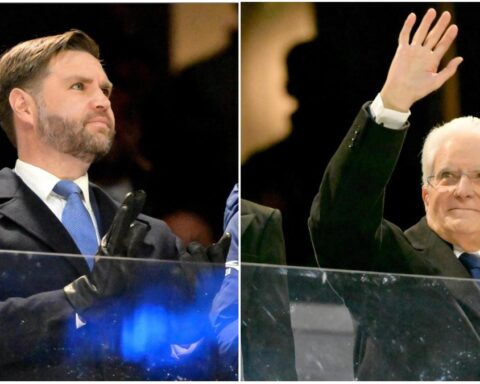 Vance adotta un nuovo look alle Olimpiadi di Milano Cortina: cravatta azzurra e approccio diplomatico