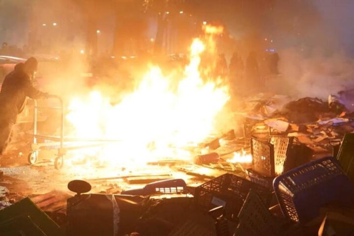 Violenti scontri a Torino durante la protesta contro le politiche di sicurezza
