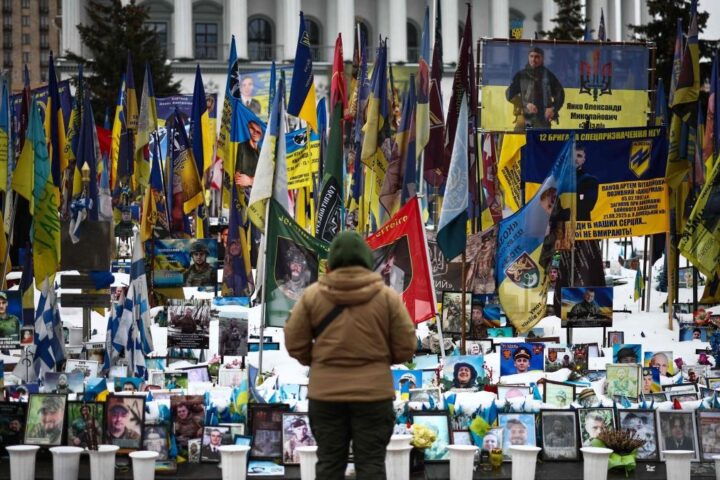Zelensky chiede a Trump di schierarsi con l'Ucraina nel quinto anno di guerra con la Russia