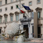 Allerta bomba a Palazzo Chigi per un trolley abbandonato, intervengono artificieri a Roma