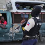 Almeno 70 morti in un attacco di una banda criminale vicino a Petite-Rivière-de-l’Artibonite, Haiti