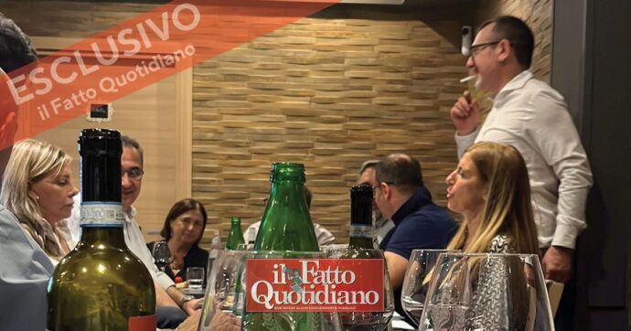 Andrea Delmastro, sottosegretario alla giustizia, coinvolto in scandalo per foto con familiari di mafioso