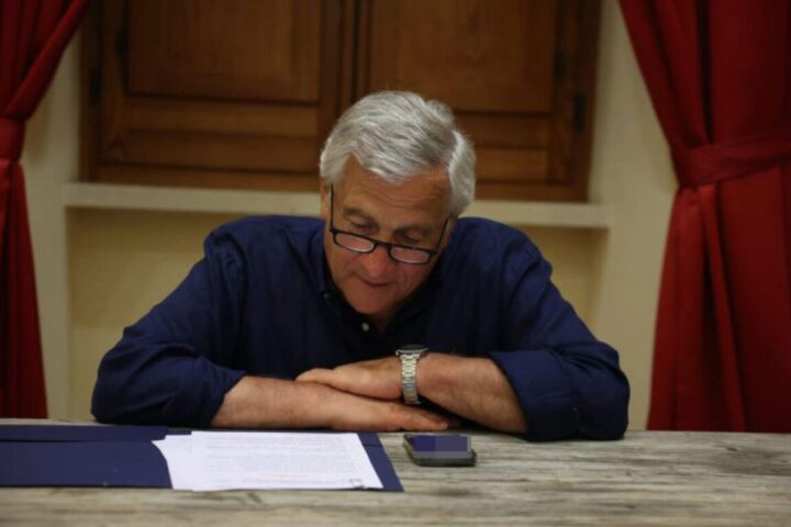 Antonio Tajani dimentica gli occhiali a Roma e l’ambasciata italiana acquista low cost a Washington