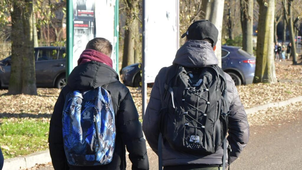 Arresto di un 17enne a Umbertide per minacce di strage scolastica legate al suprematismo