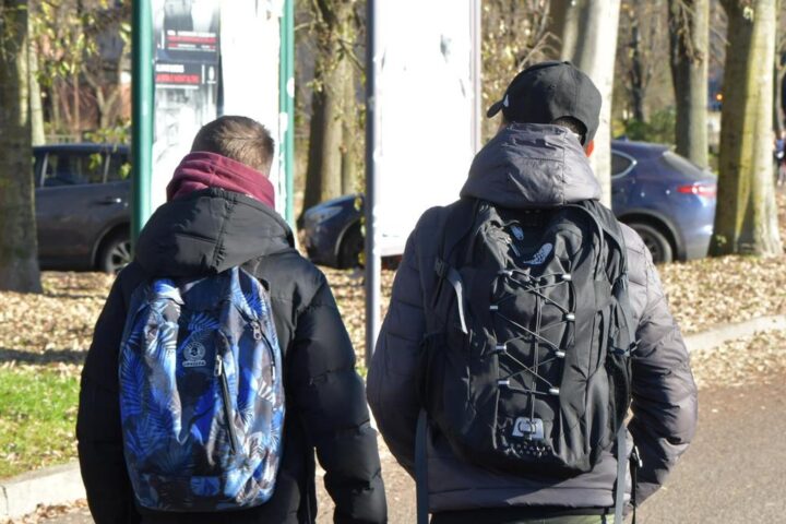 Arresto di un 17enne a Umbertide per minacce di strage scolastica legate al suprematismo