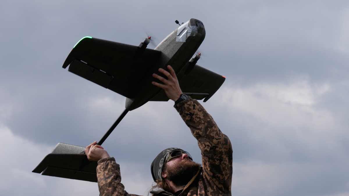 Attacchi con droni ucraini colpiscono città russe di Saratov, Engels e Tolyatti