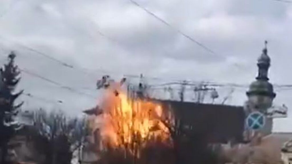 Attacco diurno russo in Ucraina, colpiti siti Unesco a Leopoli