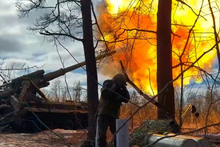 Attacco russo a Odessa, danneggiato un edificio residenziale con feriti riportati