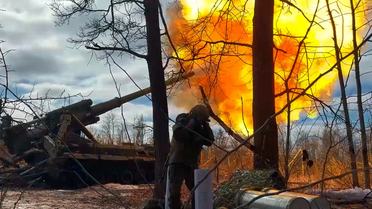 Attacco russo a Odessa, danneggiato un edificio residenziale con feriti riportati