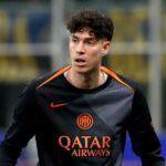 Bastoni fischiato a Como: Fabregas chiede calma e difende il difensore dell'Inter