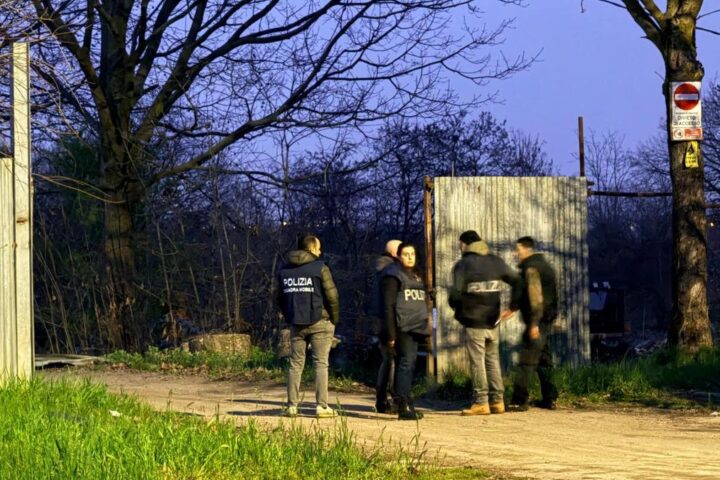 Blitz della polizia ferma banda di rapinatori armati nel modenese, un agente ferito