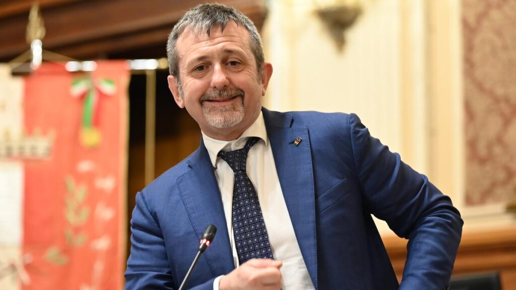 Bufera su Delmastro, l'opposizione chiede indagini della commissione antimafia sui legami con Caroccia e Senese