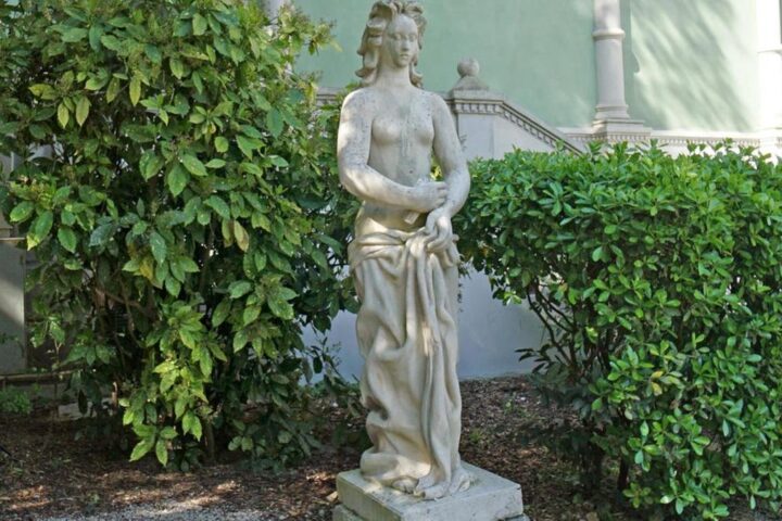 Caos alla Biennale di Venezia: scontro a destra sulla presenza russa e la cultura come politica