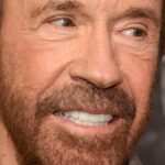 Chuck Norris, icona del cinema d'azione, muore a 86 anni alle Hawaii