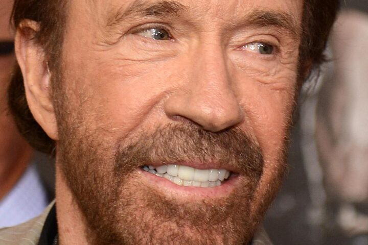 Chuck Norris, icona del cinema d'azione, muore a 86 anni alle Hawaii