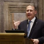 Cirielli conferma incontro con ambasciatore russo: polemiche fra opposizioni e governo