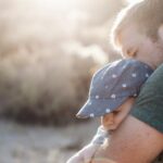 Congedo di paternità in Italia: i neo papà chiedono flessibilità e supporto sociale