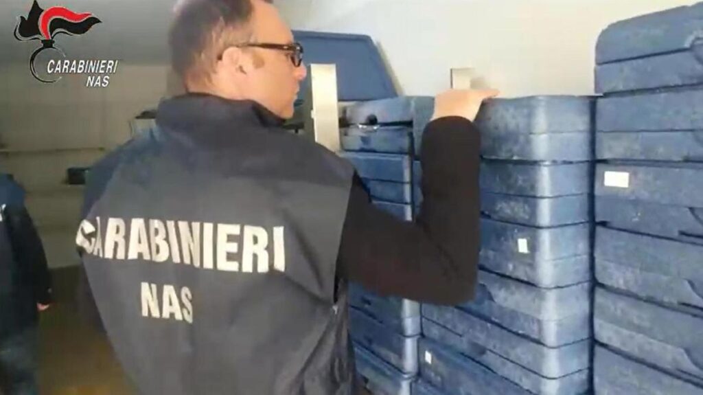 Controlli nelle mense ospedaliere: irregolarità in 4 su 10 strutture, sospese attività a Napoli e Brescia