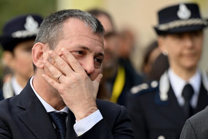 Delmastro considera le dimissioni dopo il caso legato al clan Senese