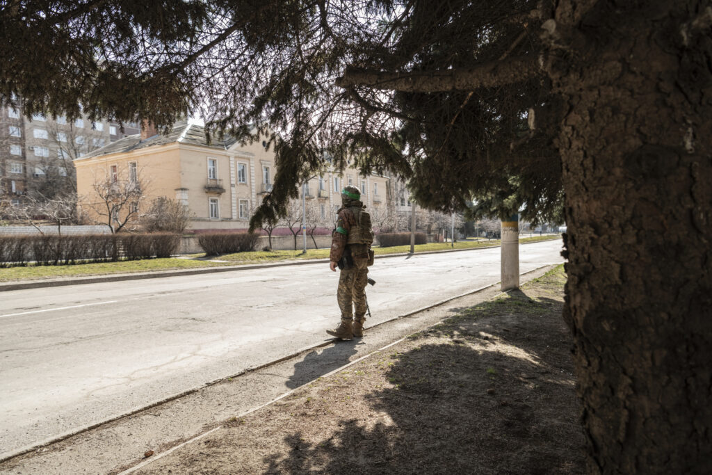 Donbass: i russi intensificano l'offensiva primaverile mentre i bambini evacuano da Sloviansk