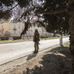 Donbass: i russi intensificano l'offensiva primaverile mentre i bambini evacuano da Sloviansk