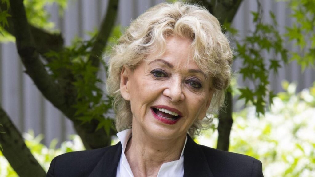 Enrica Bonaccorti: "Non mi nascondo più, aspetto una risposta sulla mia malattia"