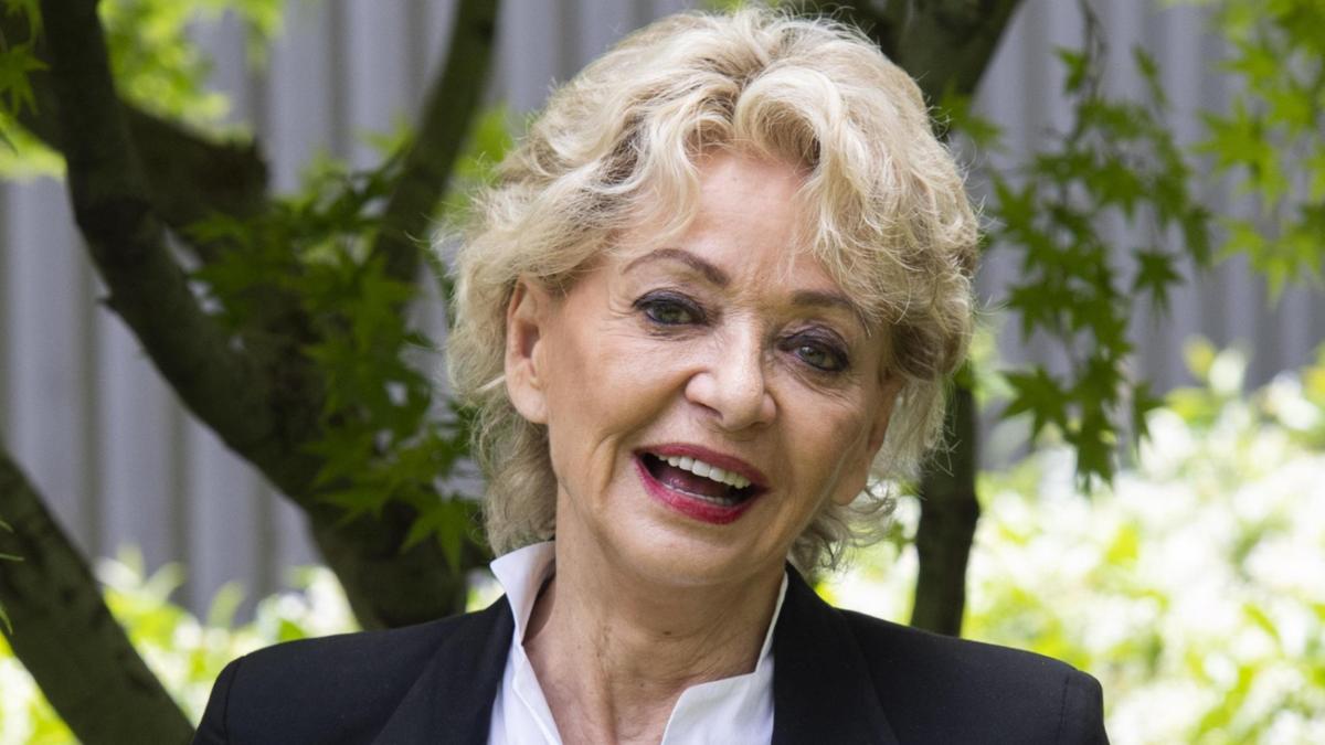 Enrica Bonaccorti: "Non mi nascondo più, aspetto una risposta sulla mia malattia"