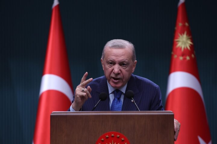 Erdogan si propone come mediatore, mentre critica lo Stato di Israele e invoca Dio