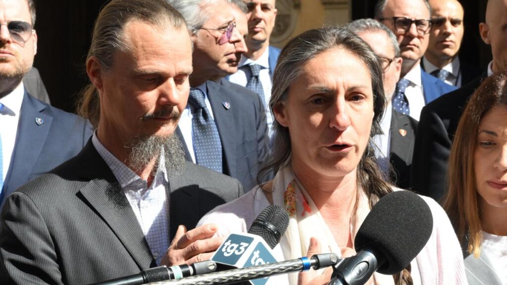 Famiglia del bosco incontra La Russa: "Abbiamo scelto l'Italia per i suoi valori"